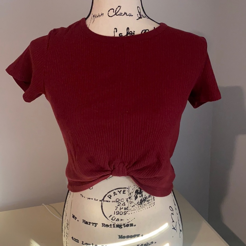 Cropped tee with knot